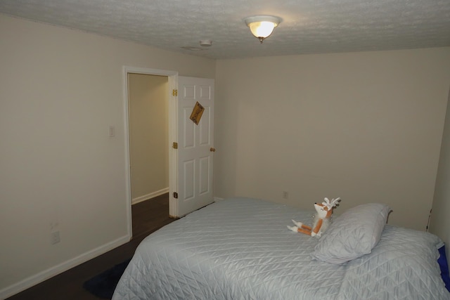 557 Chestnut St, Lexington, KY 40508 - bedroom featuring a textured ceiling, wood finished floors, and baseboards