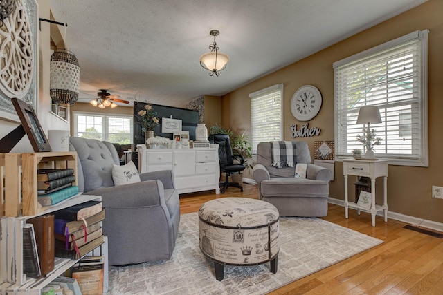220 Mcdowell Dr, Winchester, KY 40391 - living area with wood finished floors and ceiling fan