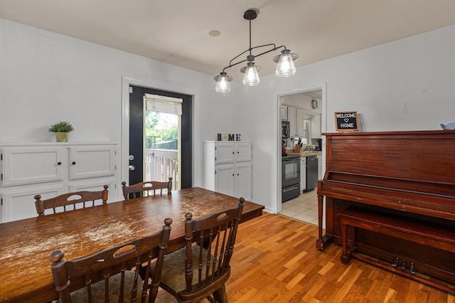 1128 Kiowa Trl, Frankfort, KY 40601 - dining area with light wood-type flooring