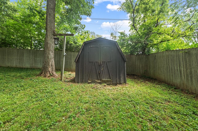 1128 Kiowa Trl, Frankfort, KY 40601 - view of shed featuring a fenced backyard