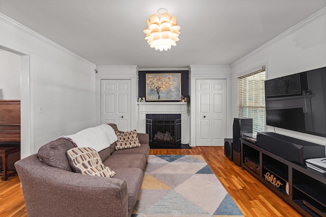 1128 Kiowa Trl, Frankfort, KY 40601 - living area featuring crown molding, a brick fireplace, and wood finished floors