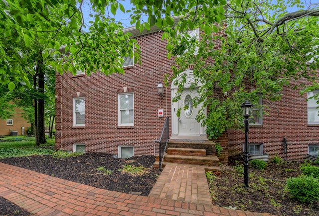 244 Chippendale Cir, Lexington, KY 40517 - view of front of house with entry steps and brick siding