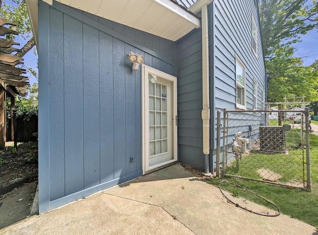 213 W Elm St, Nicholasville, KY 40356 - view of property entrance