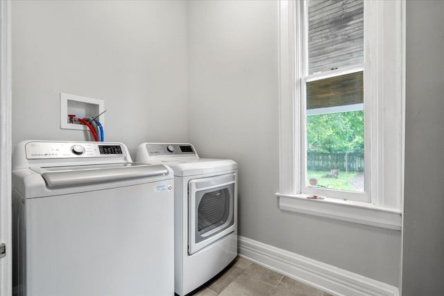 618 N Broadway, Lexington, KY 40508 - laundry area with washing machine and clothes dryer, baseboards, and tile patterned flooring