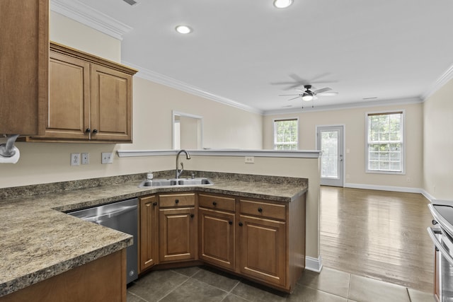 584 Southpoint Dr, Lexington, KY 40515 - kitchen with dishwasher, a peninsula, a ceiling fan, crown molding, and stove