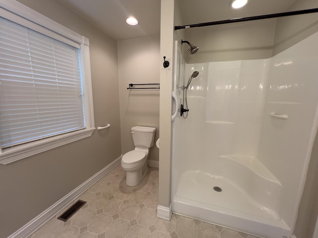 131 Betsy Ross Ln, Danville, KY 40422 - full bath featuring toilet, a shower, baseboards, recessed lighting, and tile patterned floors