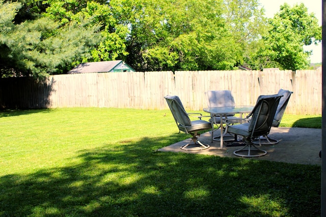 1416 Equine Way, Frankfort, KY 40601 - view of yard featuring a patio area