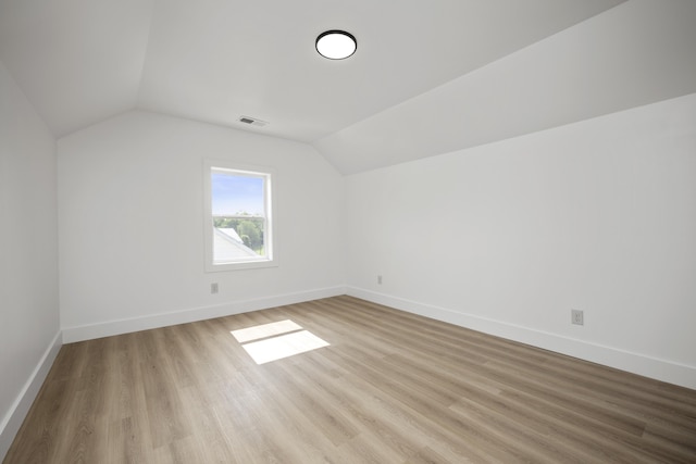 460 Spring St, Mt Sterling, KY 40353 - bonus room featuring vaulted ceiling and light wood finished floors