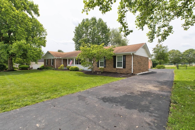 230 Fairway Dr, Nicholasville, KY 40356 - ranch-style home featuring brick siding, a front lawn, and driveway