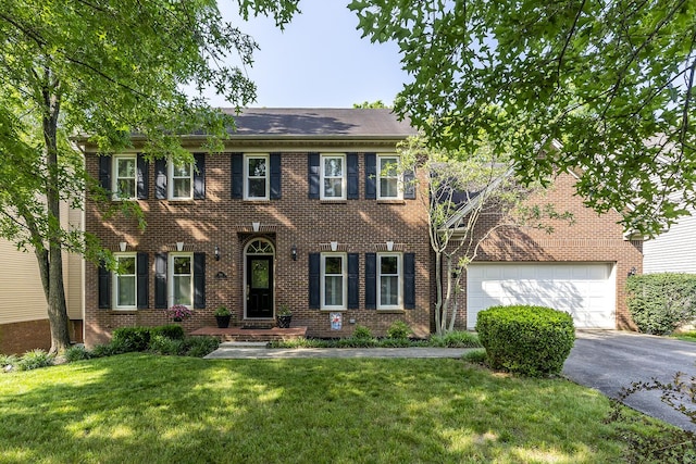 768 Emmett Creek Ln, Lexington, KY 40515 - view of front of home featuring asphalt driveway, a front lawn, and brick siding