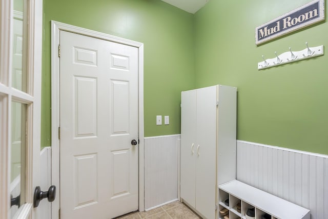 768 Emmett Creek Ln, Lexington, KY 40515 - mudroom featuring a wainscoted wall