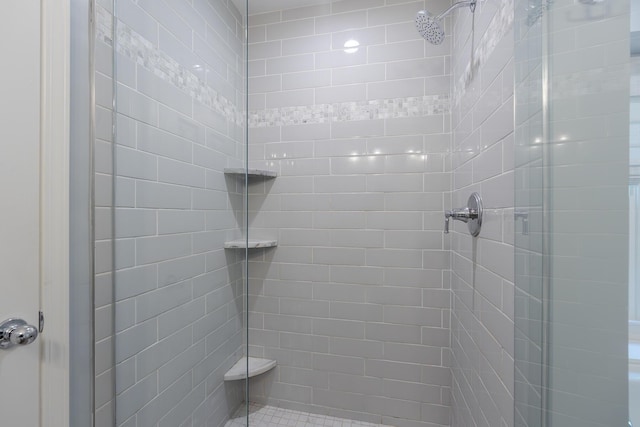 768 Emmett Creek Ln, Lexington, KY 40515 - bathroom with a shower stall