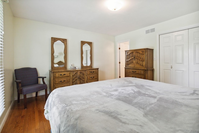 3852 Heimbaugh Ln, Lexington, KY 40514 - bedroom featuring a closet and dark wood finished floors