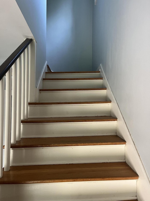 1134 Liberty Rd, Lexington, KY 40505 - view of stairway