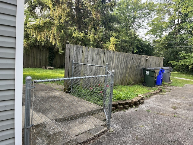 1134 Liberty Rd, Lexington, KY 40505 - view of gate