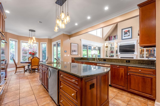 315 Whispering Brook Dr, Nicholasville, KY 40356 - kitchen featuring a chandelier, a center island with sink, plenty of natural light, brown cabinetry, and crown molding