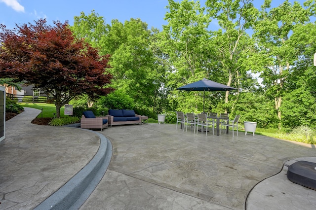 315 Whispering Brook Dr, Nicholasville, KY 40356 - view of patio / terrace featuring an outdoor hangout area and view of wooded area