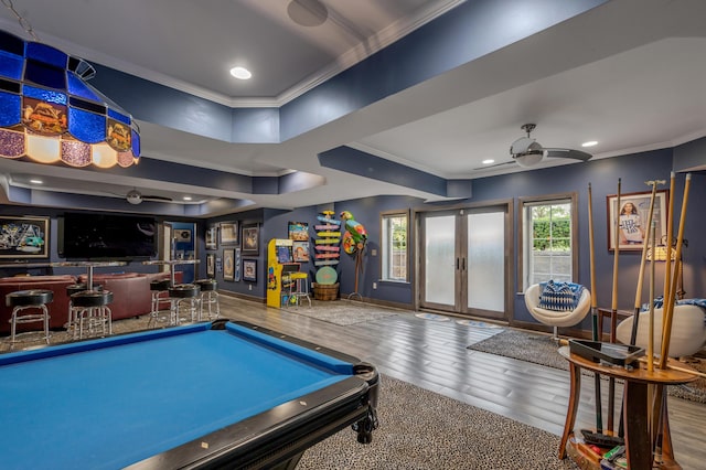 315 Whispering Brook Dr, Nicholasville, KY 40356 - game room featuring a ceiling fan, ornamental molding, wood-type flooring, a dry bar, and recessed lighting