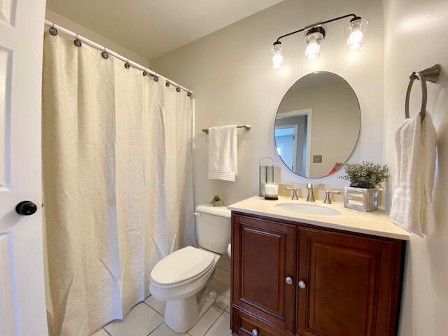 2929 Waco Rd, Lexington, KY 40503 - bathroom featuring tile patterned floors and vanity
