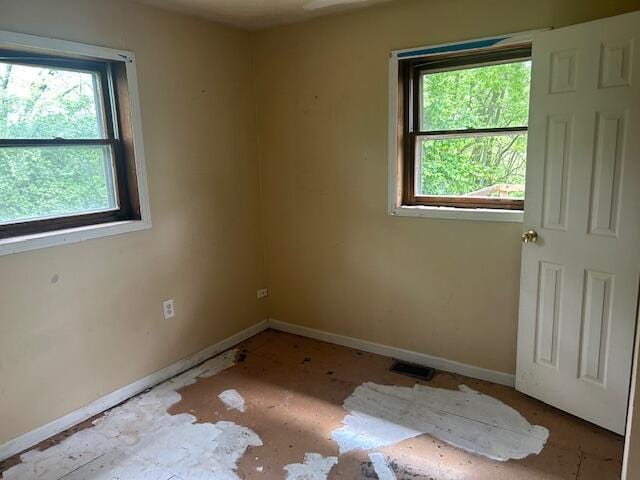 977 Muddy Creek Rd, Winchester, KY 40391 - unfurnished room featuring baseboards