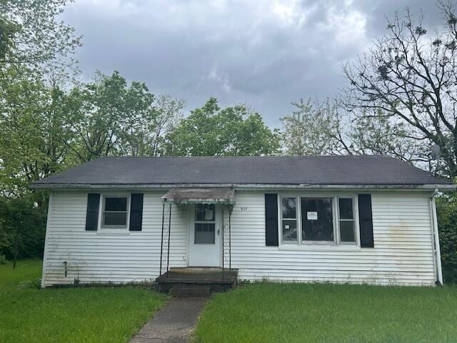 977 Muddy Creek Rd, Winchester, KY 40391 - view of front of home with a front lawn