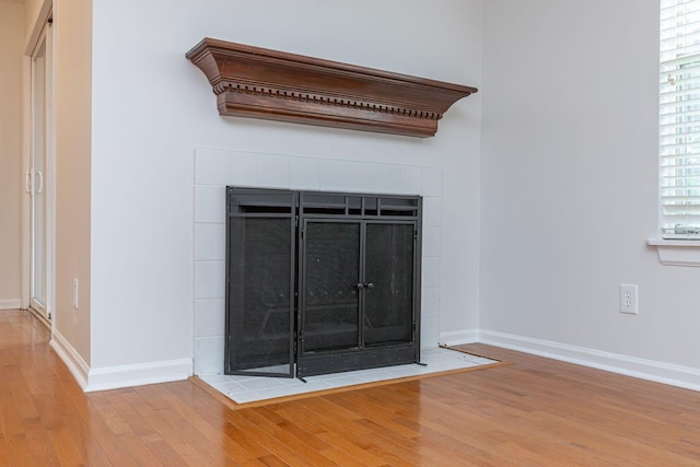 421 Redding Rd Unit 99, Lexington, KY 40517 - detailed view of a fireplace and wood finished floors