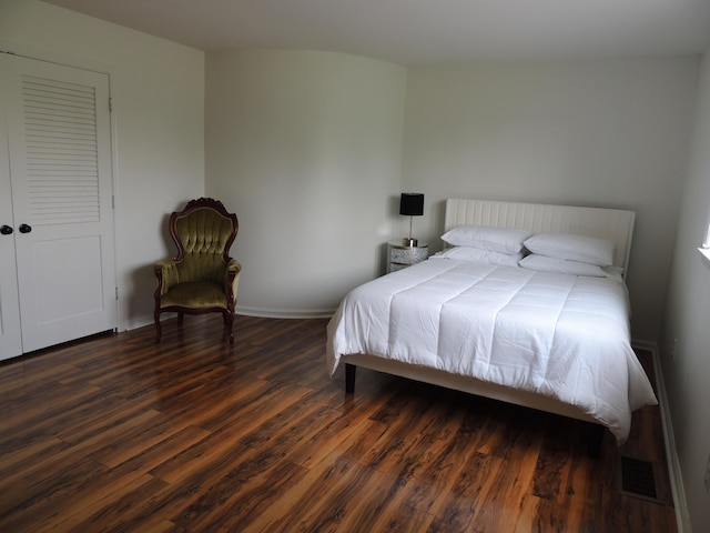 13 Scotland Dr, Frankfort, KY 40601 - bedroom featuring wood finished floors