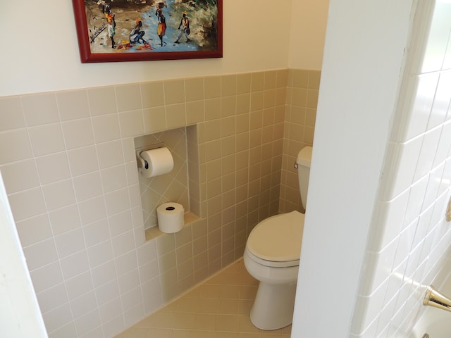 13 Scotland Dr, Frankfort, KY 40601 - bathroom featuring toilet and tile patterned flooring