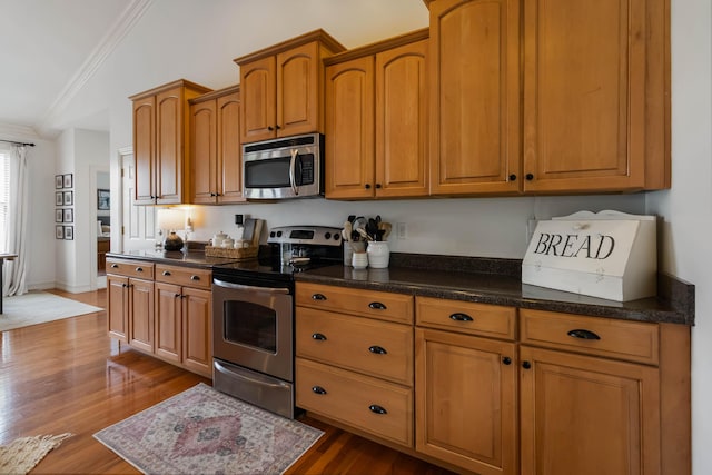 195 Couch Baker Ln, London, KY 40744 - kitchen with stainless steel appliances, dark wood-type flooring, brown cabinetry, lofted ceiling, and crown molding