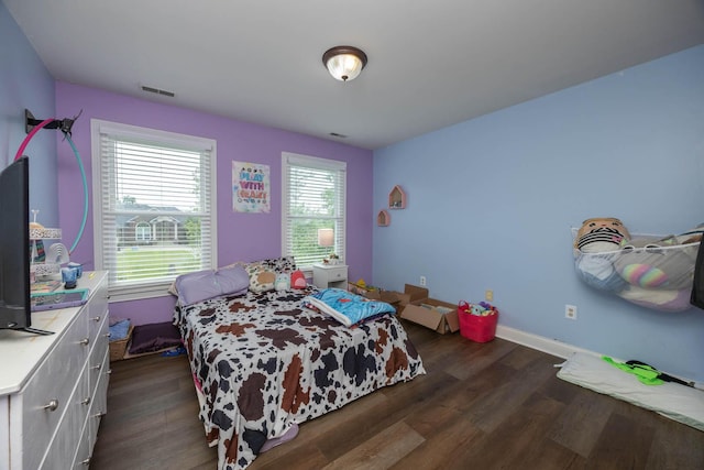 106 Squires Pointe Rd, Paris, KY 40361 - bedroom featuring dark wood-style flooring and baseboards