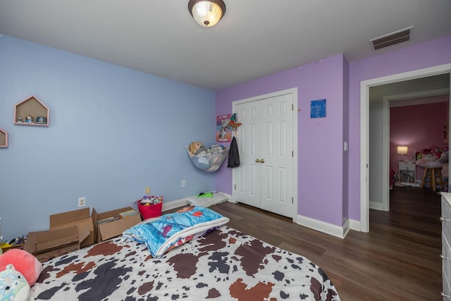 106 Squires Pointe Rd, Paris, KY 40361 - bedroom featuring wood finished floors and a closet