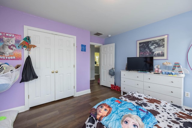106 Squires Pointe Rd, Paris, KY 40361 - bedroom with wood finished floors and a closet