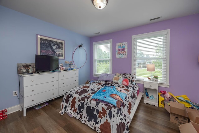 106 Squires Pointe Rd, Paris, KY 40361 - bedroom featuring dark wood-type flooring