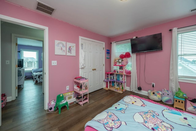 106 Squires Pointe Rd, Paris, KY 40361 - rec room with wood finished floors and baseboards