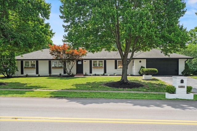 2940 Southview Dr, Lexington, KY 40503 - ranch-style home featuring a garage, a front yard, and driveway