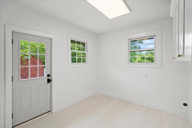 2940 Southview Dr, Lexington, KY 40503 - unfurnished room featuring healthy amount of natural light