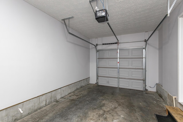 3123 Daly Pl, Lexington, KY 40511 - garage featuring a garage door opener