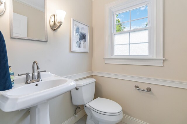 4991 Tynebrae Rd, Lexington, KY 40515 - half bath featuring toilet and a sink