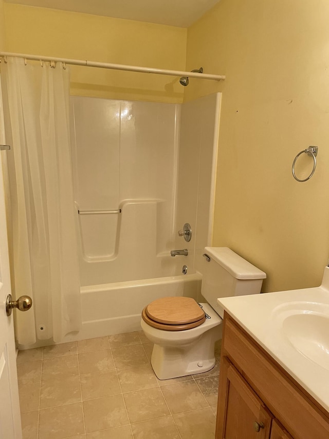 354 Garden Point Dr, Frankfort, KY 40601 - bathroom with tile patterned floors, shower / tub combo, and vanity