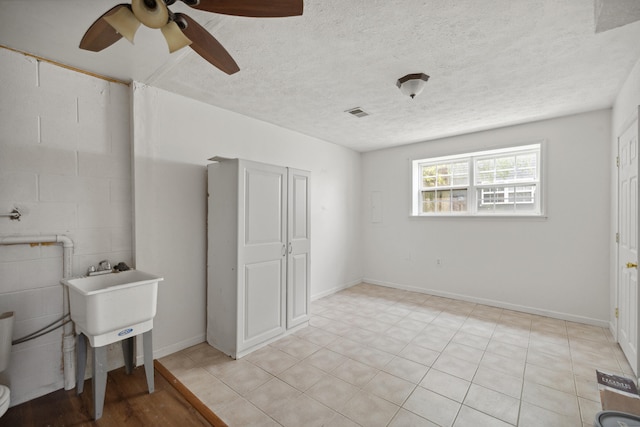 720 Pinoak Dr, Nicholasville, KY 40356 - interior space featuring a ceiling fan and a textured ceiling