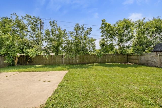720 Pinoak Dr, Nicholasville, KY 40356 - fenced backyard with a patio