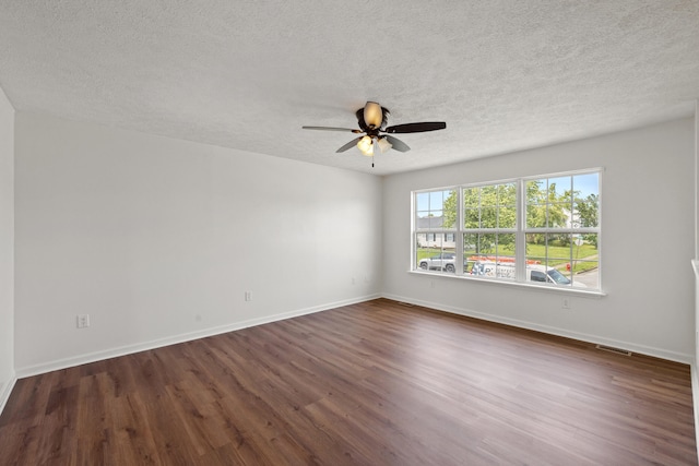 720 Pinoak Dr, Nicholasville, KY 40356 - spare room featuring a textured ceiling, dark wood-style flooring, and a ceiling fan