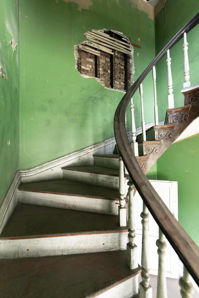411 High St, Paris, KY 40361 - view of stairway