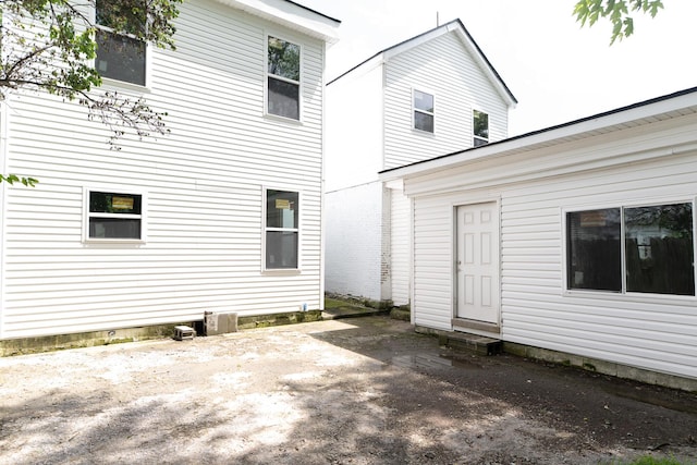 411 High St, Paris, KY 40361 - back of property with entry steps