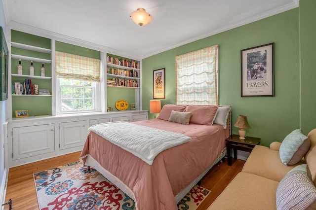 315 Desha Rd, Lexington, KY 40502 - bedroom with wood finished floors and ornamental molding