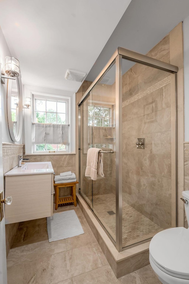 315 Desha Rd, Lexington, KY 40502 - full bathroom featuring a stall shower and vanity