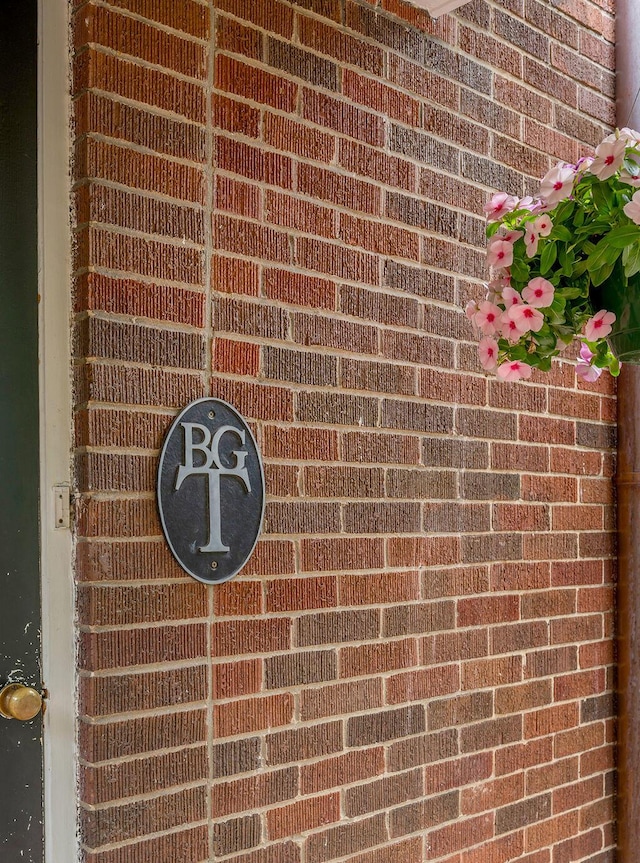 315 Desha Rd, Lexington, KY 40502 - exterior view of brick siding