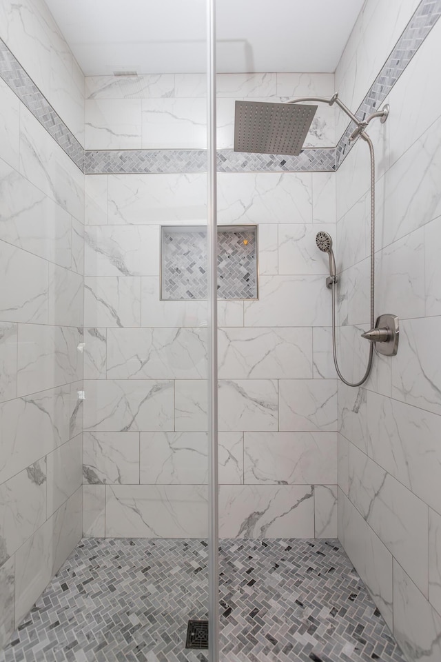 1035 Vineyard Way, Berea, KY 40403 - full bath with tiled shower