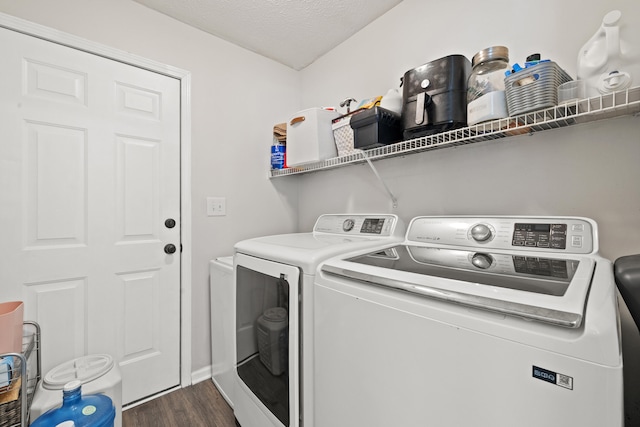 155 Barren River Blvd, Georgetown, KY 40324 - laundry room featuring dark wood-style floors, independent washer and dryer, and a textured ceiling