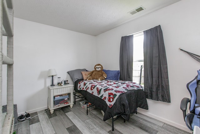 4026 Briar Creek Dr, Lawrenceburg, KY 40342 - bedroom featuring wood finished floors and a textured ceiling